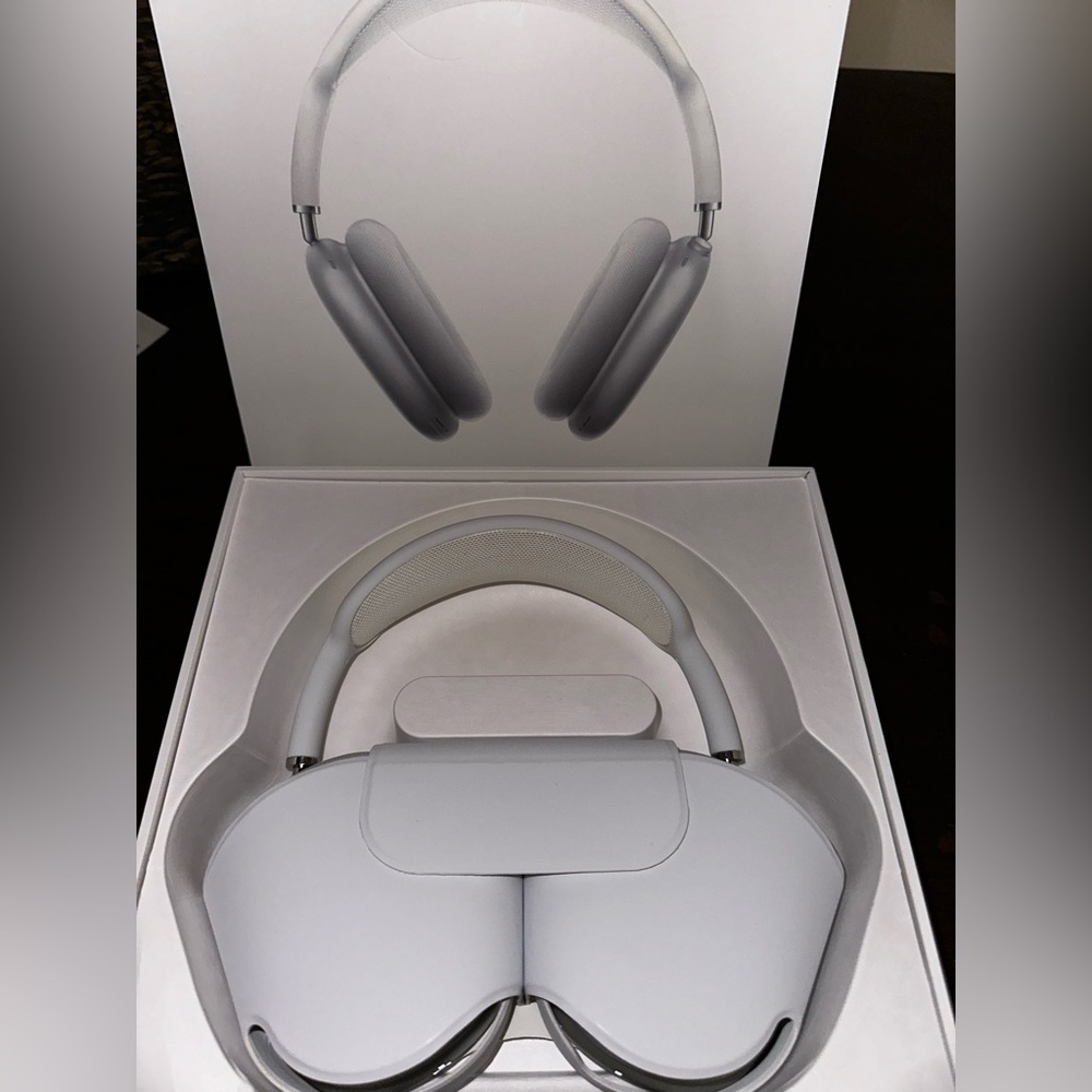 Apple AirPods Max- Silver
